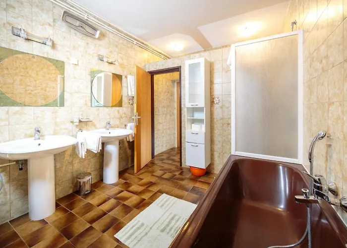 Zdenka Apartment *